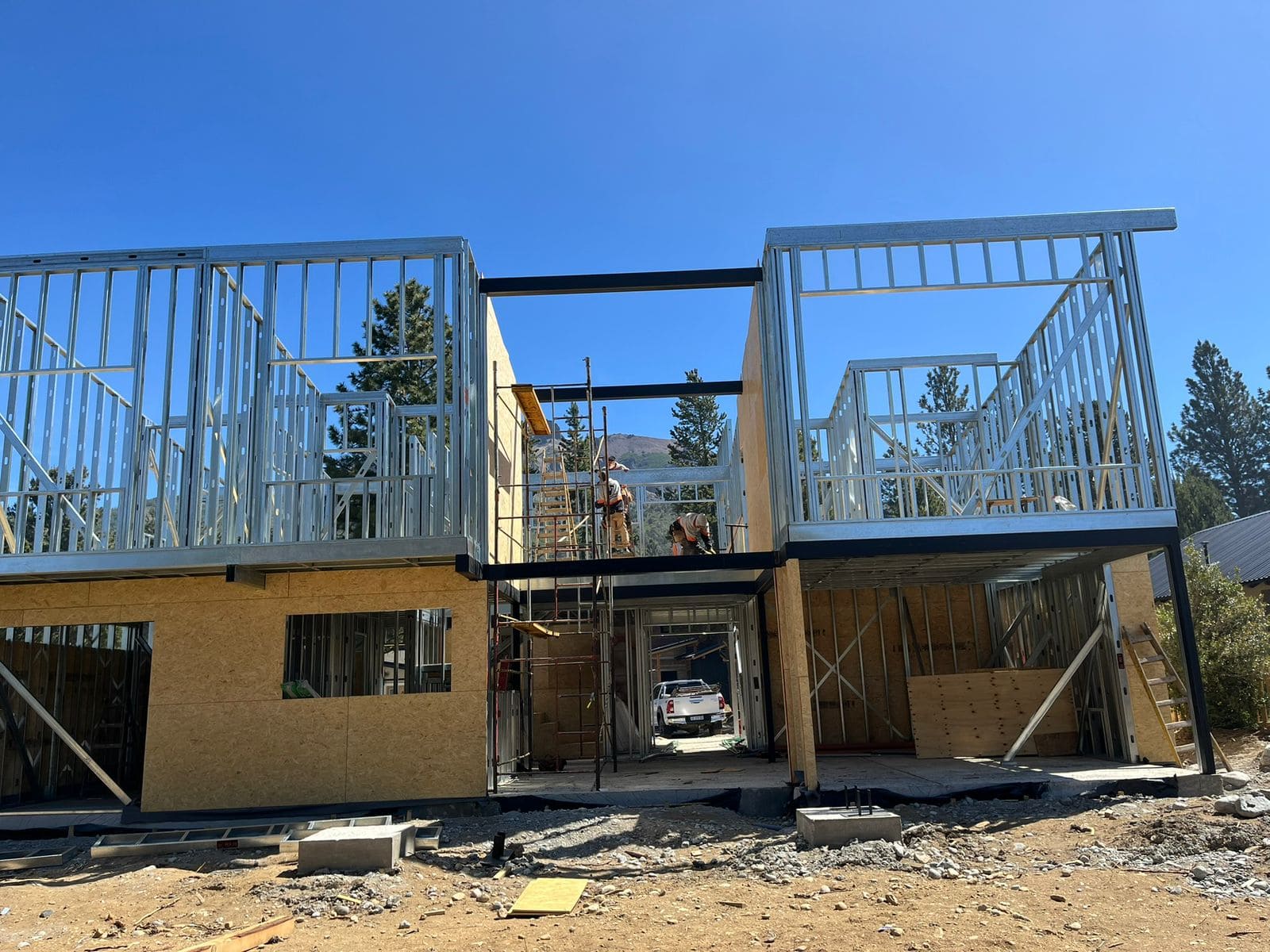 Pintura profesional Bariloche - Obra Dos Valles 5 - RH Construcción