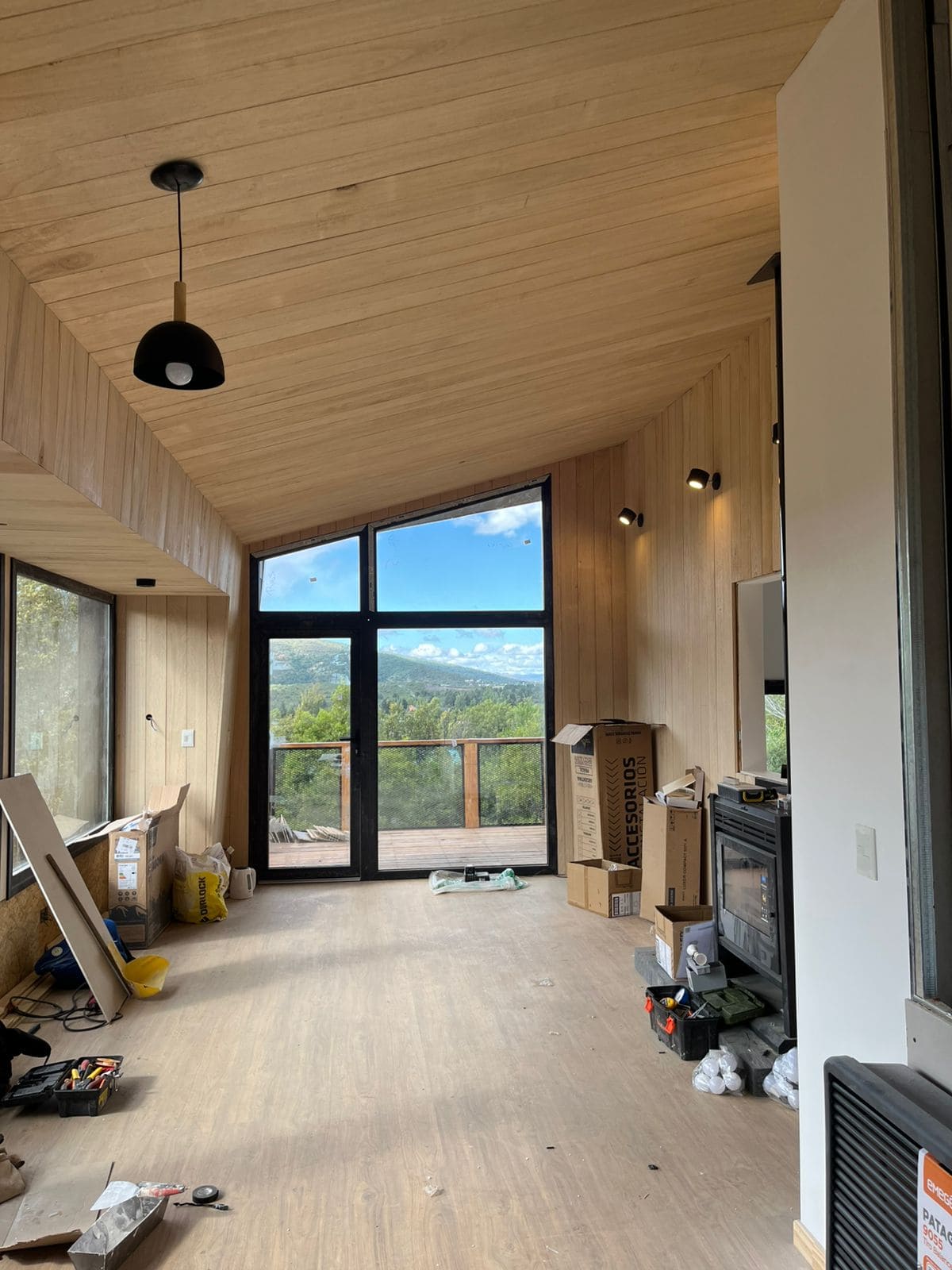 Pintura profesional Bariloche - Obra Ventana 5 - RH Construcción